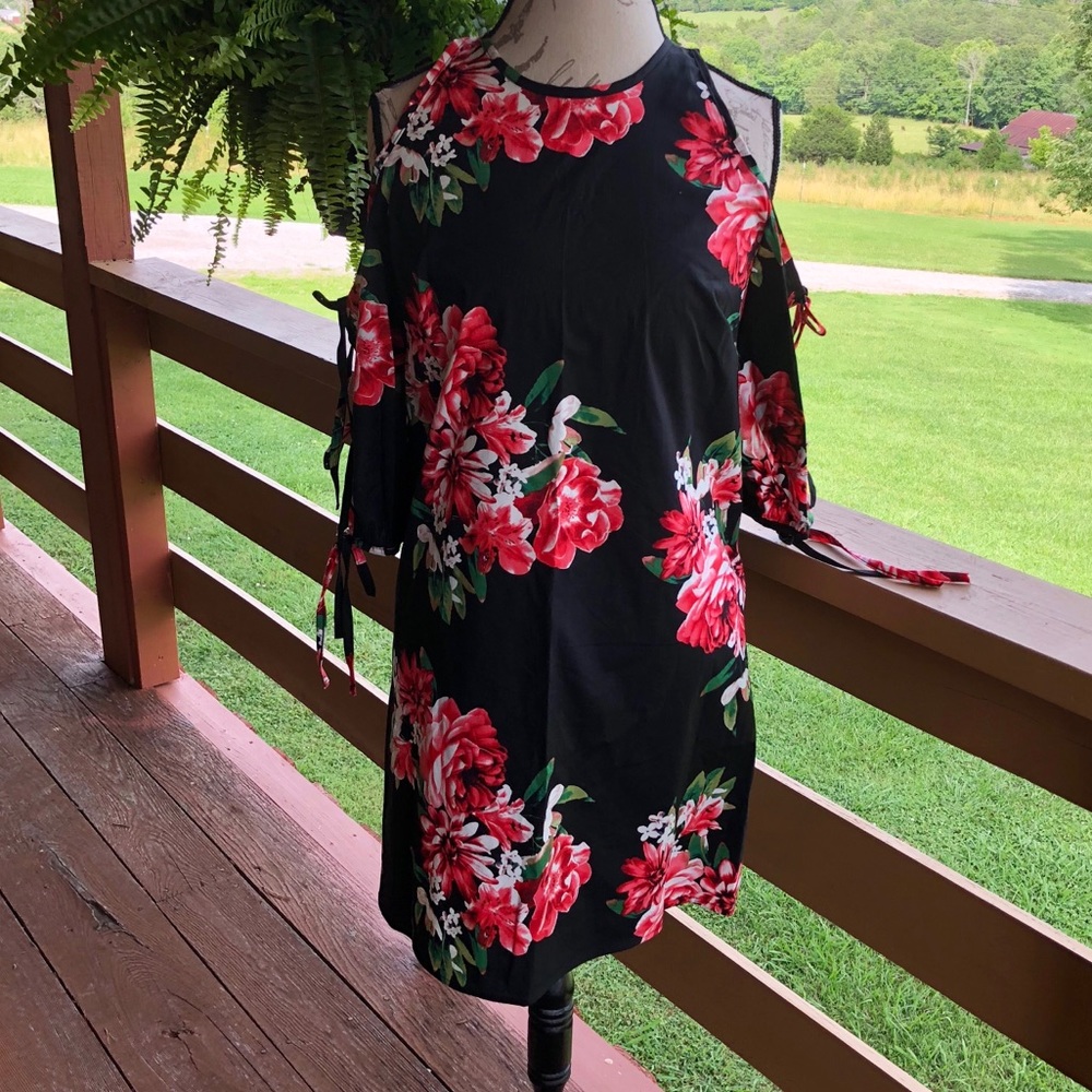 NWOT {2Hearts} Black floral cold should dress
